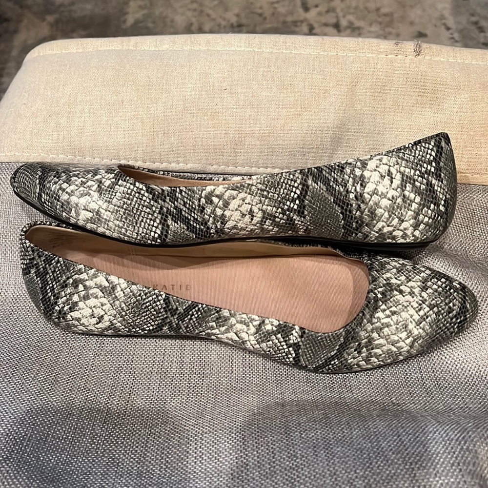 Ladies flats